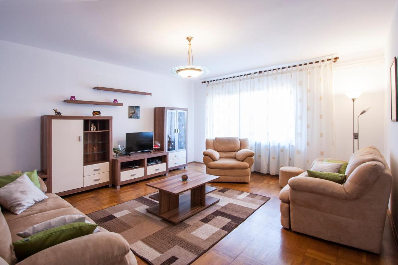 פורץ Apartment Nola By Rent Istria מראה חיצוני תמונה