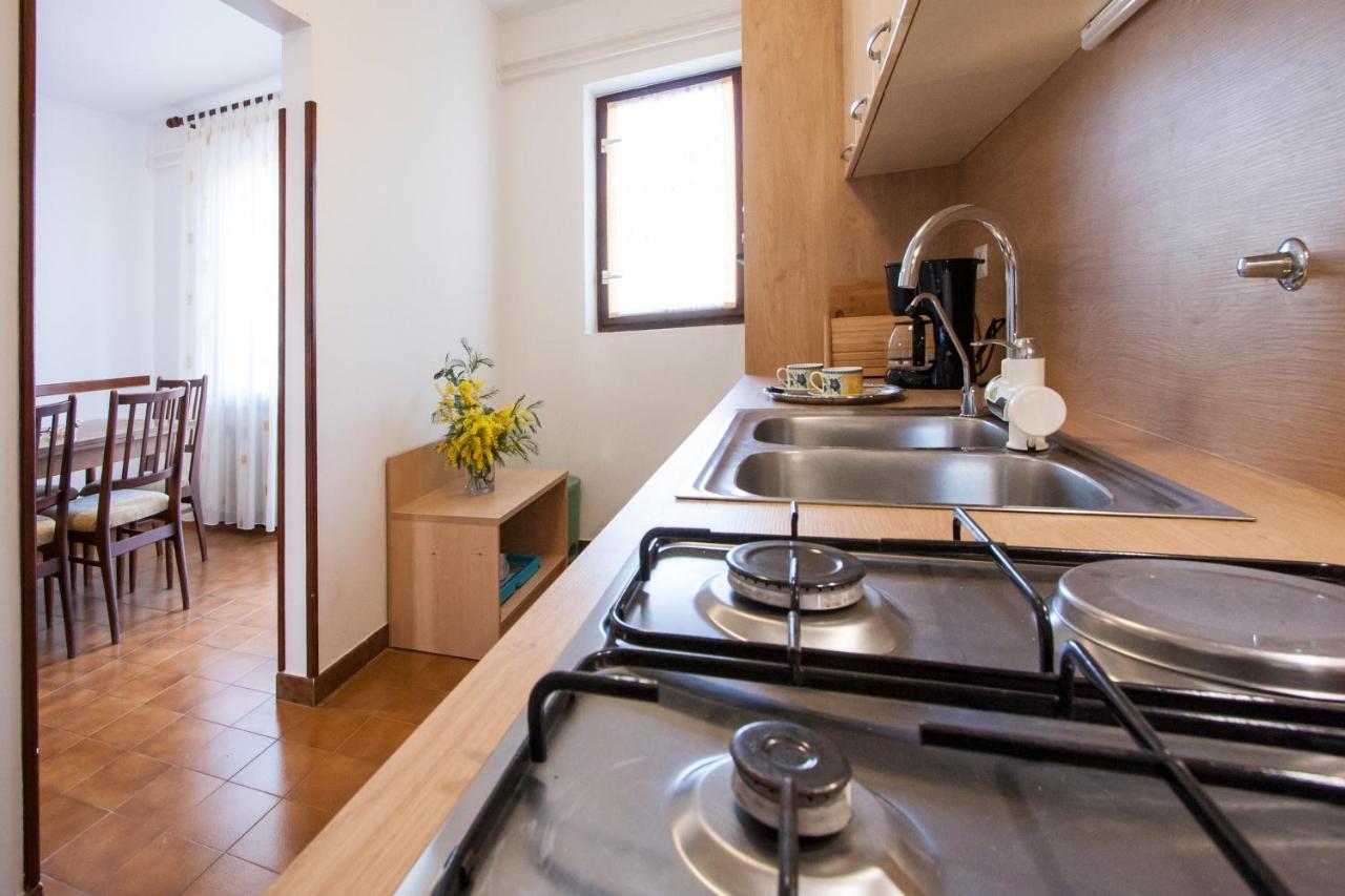 פורץ Apartment Nola By Rent Istria מראה חיצוני תמונה