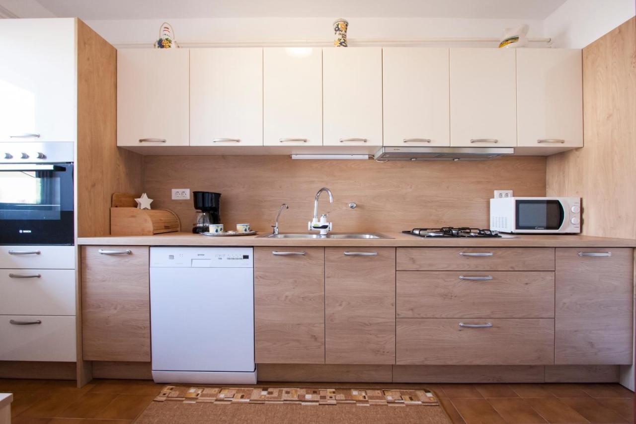 פורץ Apartment Nola By Rent Istria מראה חיצוני תמונה