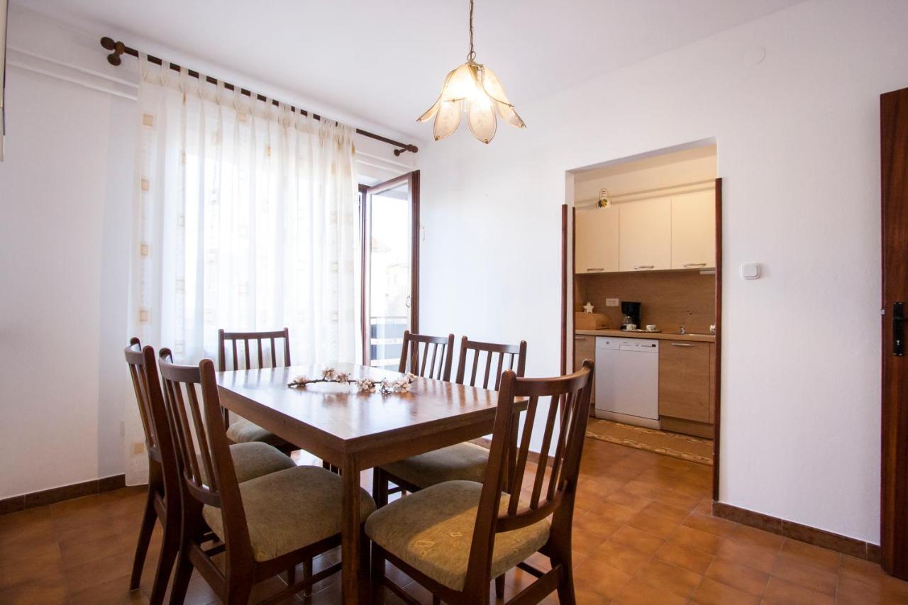 פורץ Apartment Nola By Rent Istria מראה חיצוני תמונה
