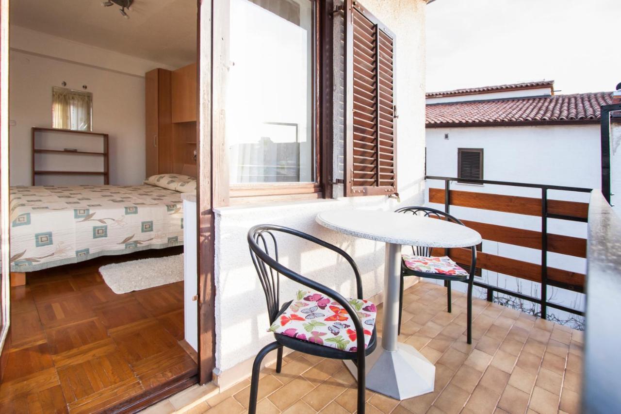 פורץ Apartment Nola By Rent Istria מראה חיצוני תמונה