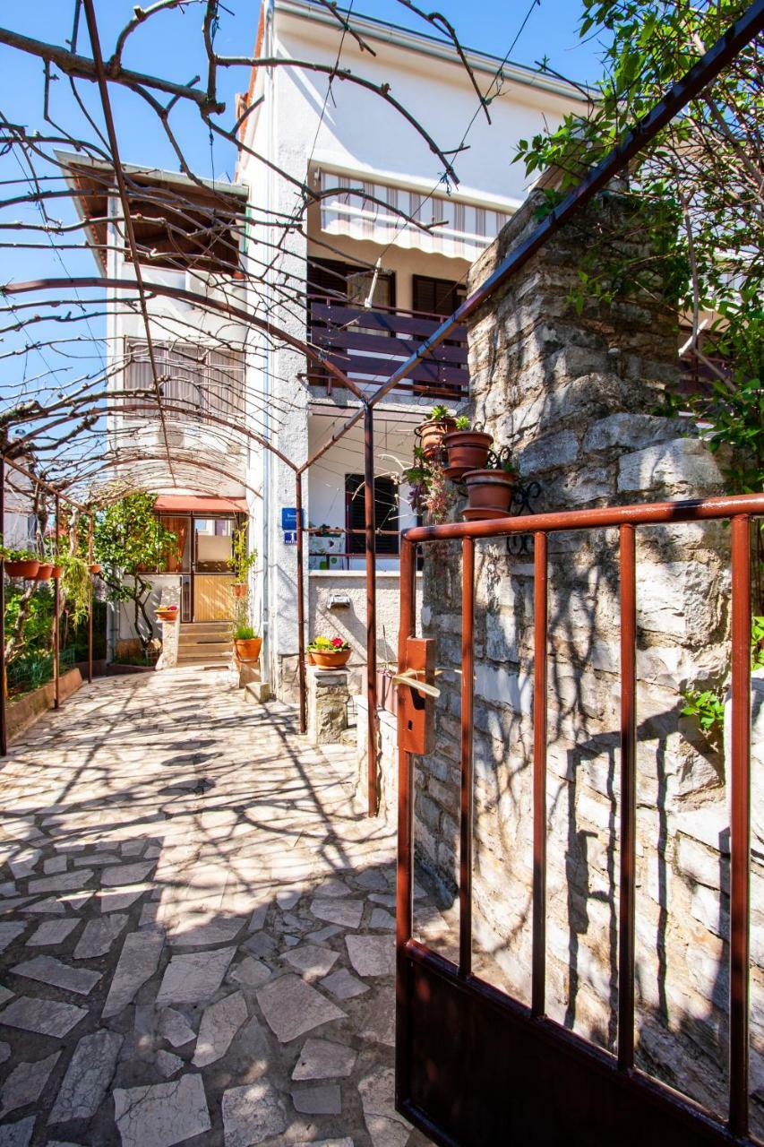 פורץ Apartment Nola By Rent Istria מראה חיצוני תמונה